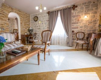 Hotel Villa Duomo - Kotor - Wohnzimmer
