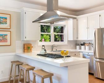 Charming Farm House Downtown St. Helena! 3bedrooms/3baths\nPermit # PL24-042\n\n\n\n - Saint Helena - Kitchen