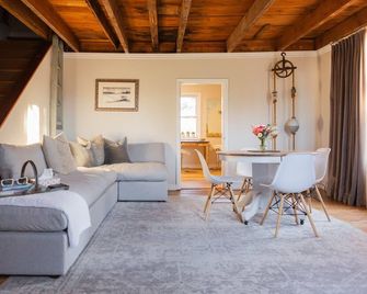 The Ranch - Experience Country Living - Prince Edward - Salon