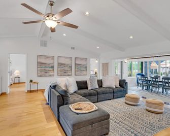 Bahama Haven Saltwater Canal Pool Home w dock and boat lift - Palm Coast