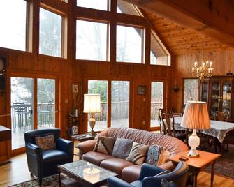 Enjoy this custom built home within the exclusive Mountain Air, Resort - Burnsville - Living room