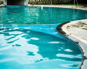 Sparsh Resorts & Chalets - Karjat - Piscine