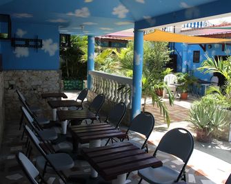 ميترو ريسيدنسيز هوتيل - كاب هايتين - شرفة مرصوفة