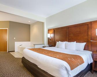 Quality Suites - Springdale - Bedroom