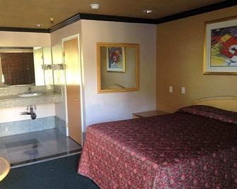 All 8 Motel - Azusa - Bedroom