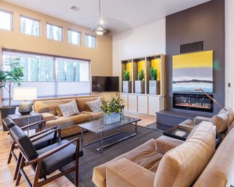 House of Dawn - Chapel District Sedona - Sedona - Living room