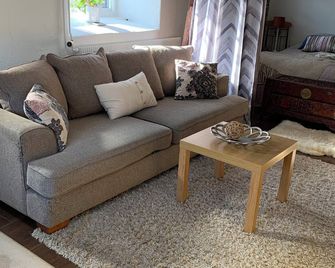 The Little Nest Borås, Cozy Apartment with Parking - Borås - Vardagsrum