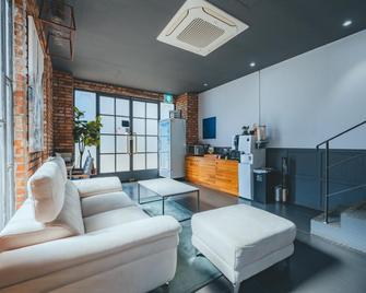 No. 25 Changwon Jinhae - Čchangwon - Obývací pokoj