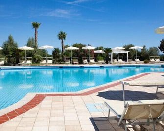 Nicolaus Club Quattro Lune Resort - Cala Liberotto - Pool
