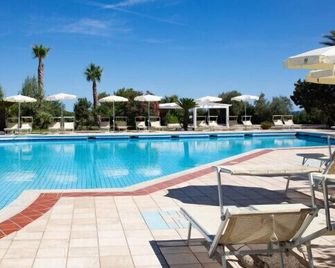 Nicolaus Club Quattro Lune Resort - Cala Liberotto - Piscina