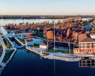 Nuk's Executive Suites - De Pere - Venkovní prostory