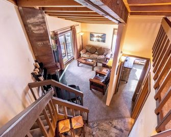 Treehouse #305, Building D by Summit County Mountain Retreats - Silverthorne - Stairs