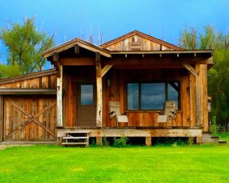 Romantic Cabin Getaway Along The Madison - Ennis - Building