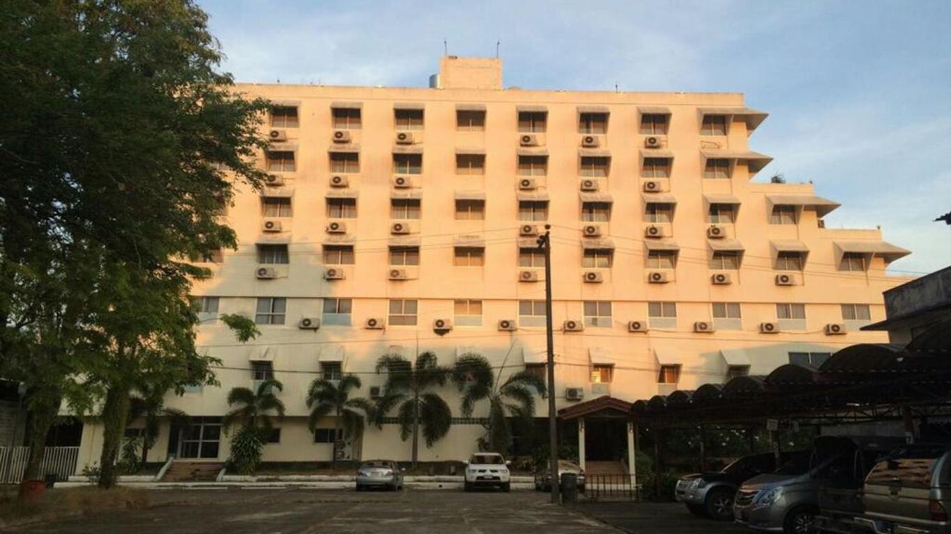 Paradorn Inn