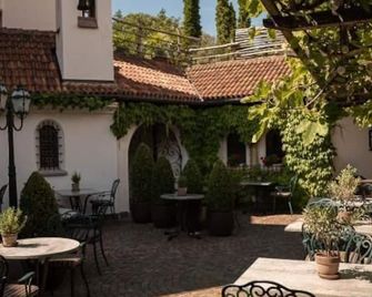 Vitalpina Hotel Schulerhof - Plaus - Patio