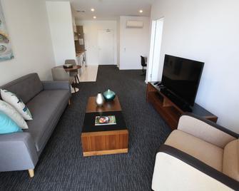 The Palms Apartments - Adelaide - Living room