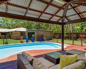 13 Orania Court - Rainbow Shores - Rainbow Beach - Zwembad