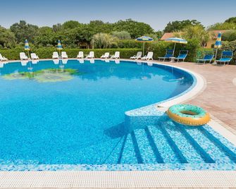 Farmhouse 'Il Girasole - Rovo' with Shared Pool, Shared Garden & Wi-Fi - Venturina - Piscina