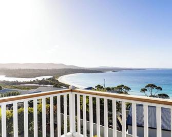 Nautilus ~ Bay of Fires - Binalong Bay - Balcón