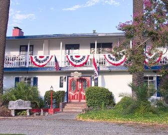 The Parks Inn Bed and Breakfast - Lemon Cove - Budova