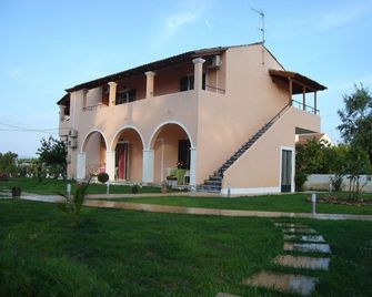 Biscoutsis Apartments & Studios - Kavos - Edificio