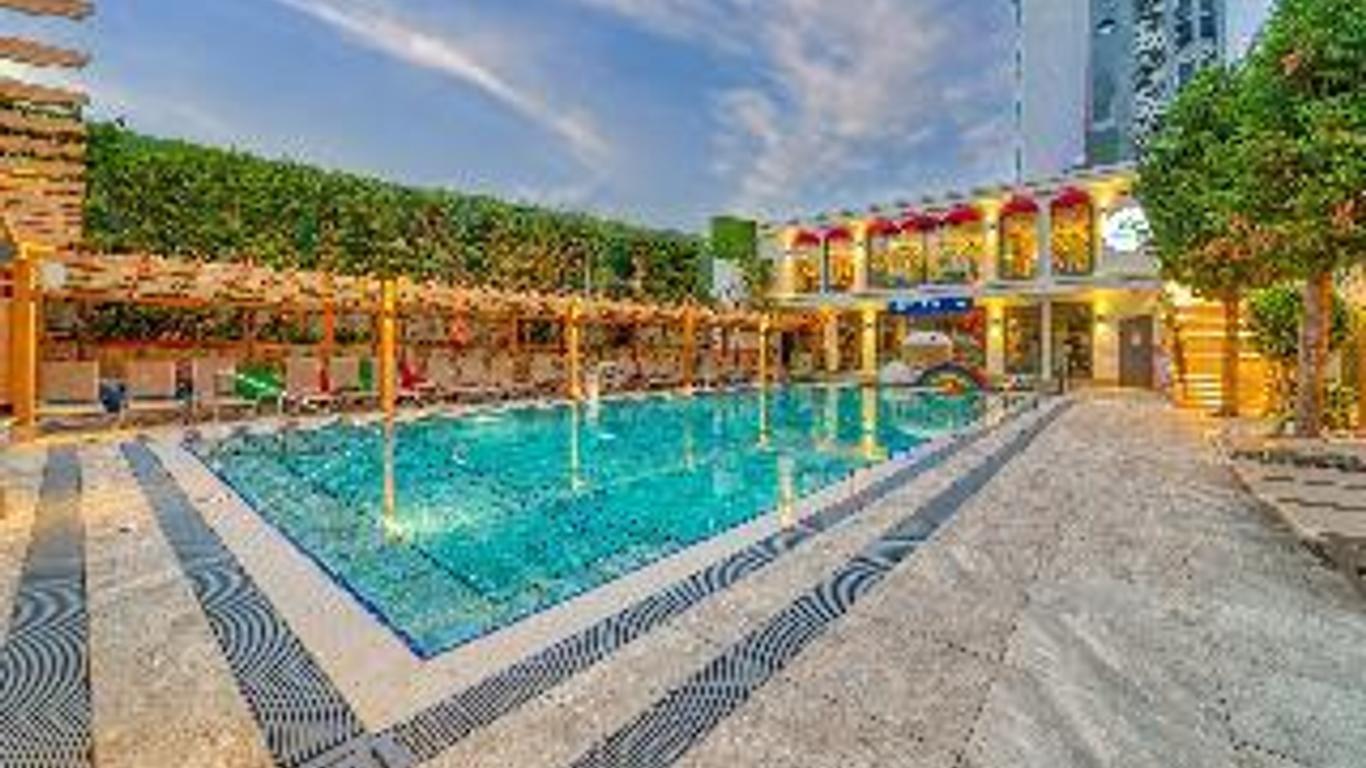 Club Big Blue Suite Hotel