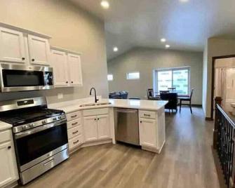 Spacious new construction minutes from Iowa City\n - Tiffin - Kitchen