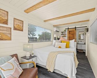 New The Sunrise Cozy Container Home - Fredericksburg - Habitación