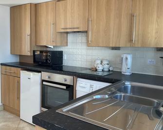 Little Longfields - Stratford-upon-Avon - Kitchen