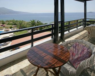 Andros Holiday Hotel - Gavrio - Balcon