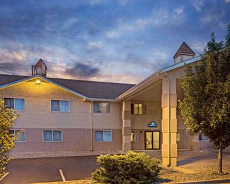 Days Inn by Wyndham Colorado Springs Airport - Colorado Springs - Bygning