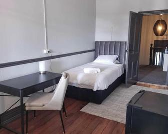 The Federal Hotel - Kalgoorlie - Bedroom