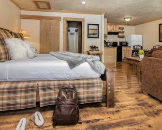 Outpost: Eagles Rest 2 Studio - Pool Access! - Teton Village - Bedroom