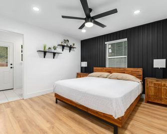 Listen Linda, 5 Bedroom Home Near Bishop Arts - דאלאס - חדר שינה