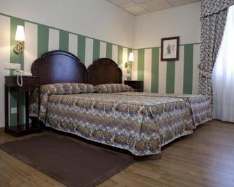 Hotel Doña Jimena - Villarcayo - Schlafzimmer