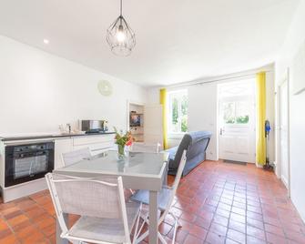 Cozy holiday home on large plot - Couches - Comedor