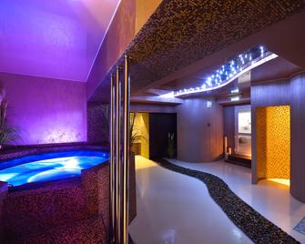 Gloria Business Hotel - Blagoveshchensk - Piscina