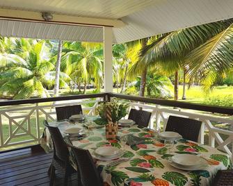 Huahine - Fare Teakavehere - Fare - Balcon