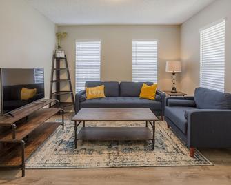 Centro Ybor Duplex! Walk to 7th Ave! Unit B - Tampa - Sala de estar