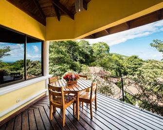 Charming 2 BR casita, close to the beach and fully equipped. - Playa Hermosa - Balcony