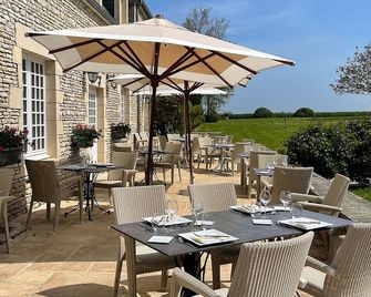 Ferme de la Rançonnière - Hôtel & Restaurant - Crepon - Patio