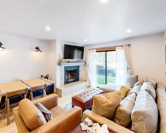 Town & Country - Ketchum - Living room