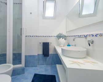 Casa Arienzo - Positano - Bathroom