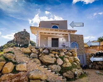 APT Rino 2km from the Zingaro Nature Reserve - Scopello - Building