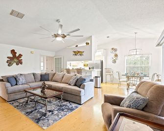Waterfront home great for family gatherings or weekend getaways! Pet-friendly - Hudson - Sala de estar