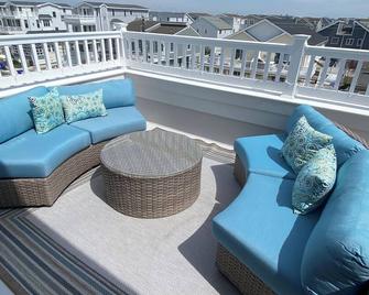 Number 1 Beach House 25th Street - park and walk perfect location! - Avalon - Balkon