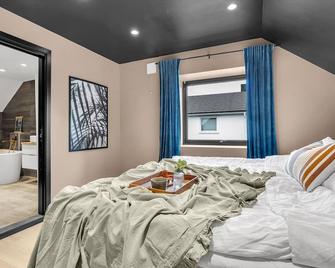 Aurora Polaris Villa - With Outdoor Sauna - 750m From City Center - Free Parking - Tromsø - Bedroom