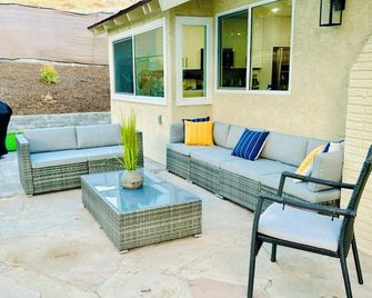 Canyon House, Pool, Yard, BBQ, 14mi to Six Flags - Santa Clarita - Innenhof