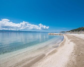 Hotel Nestos - Duće - Plaża