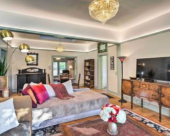 Carbondale Home - Steps to Dine, Shop and Hike! - Carbondale - Living room